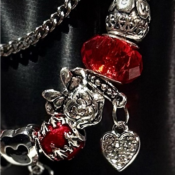 Elegant Silver and Red Charm Bracelet - Picture 4 of 6